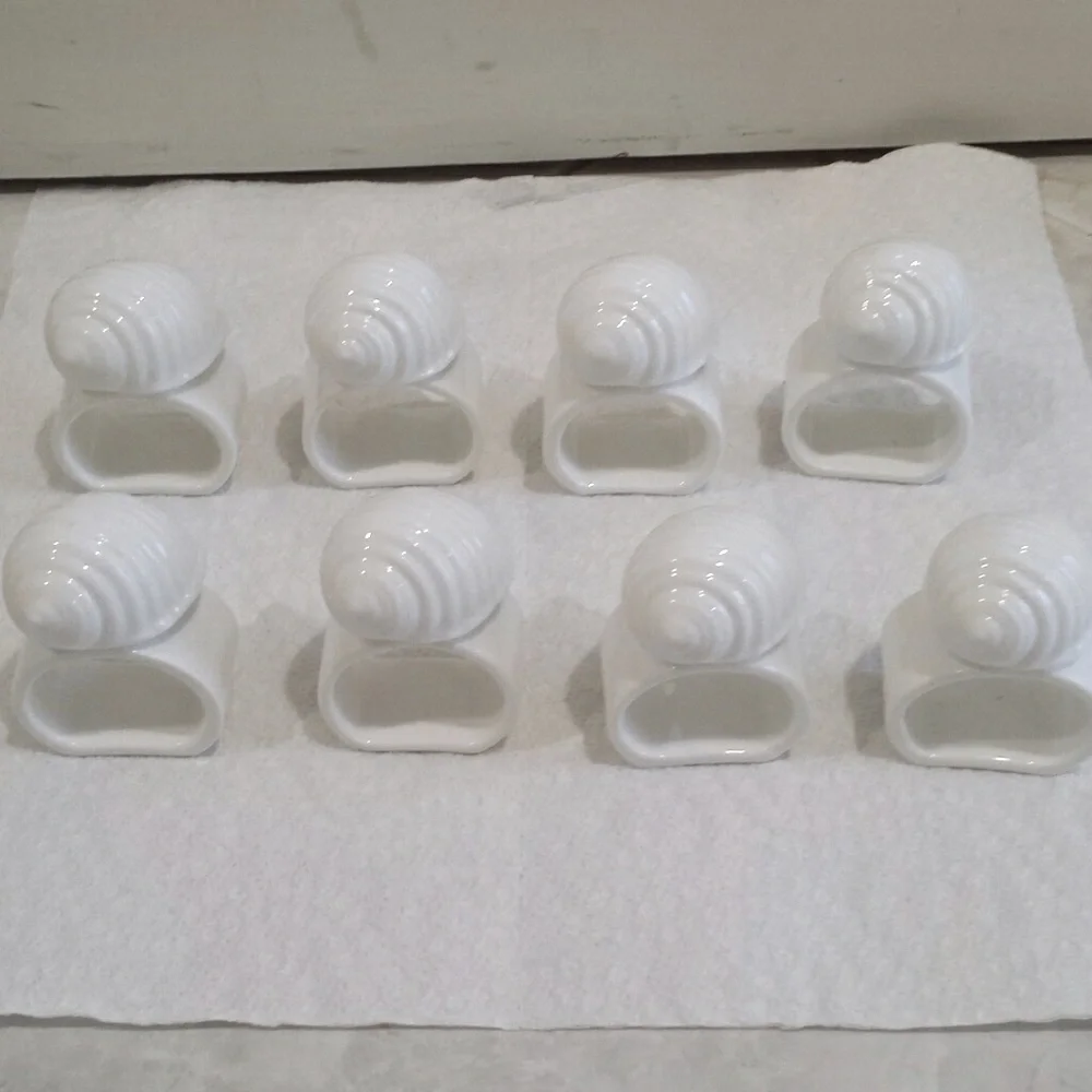 Set of 8 ceramic shell napkin ring holders